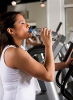 Во время тренировок необходимо пить воду