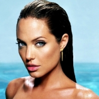 2164545_38405_3293196_zagadochnaya-angelina-joli